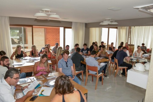 Profissionais participantes da Casa Cor Balneário Camboriú na primeira reunião operacional. Foto: Carlos Alves | Divulgação