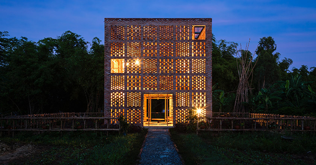 Terra Cotta Studio de Tropical Space,, Província de Quang Nam, Vietnã - vencedor do júri e do voto popular na categoria Arquitetura + Espaço de Trabalho