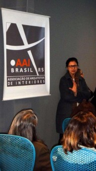 Arquiteta e urbanista Gislaine Saibro, diretora financeira da AAI Brasil/RS e membro do conselho editorial da AAI em revista - arquitetos. 