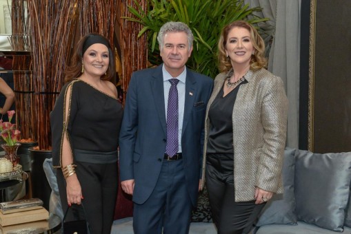 O consul da Áustria, Mauro Kirsten, entre Carmen Liesenberg, e Carla Pereira 