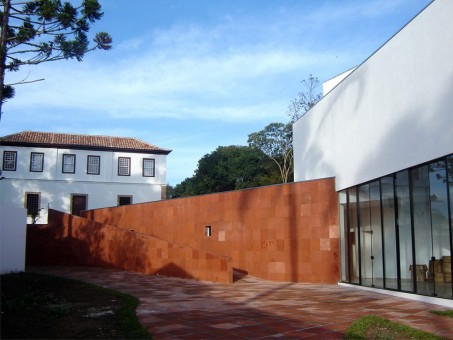 Anexo à Casa de Câmara e Cadeia Lapa PR (2010). Projeto de Maximiliano Scandelari Arquitetura.
Foto: Divulgação AsBEA/PR 