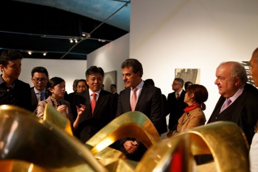 Solenidade de abertura da Bienal, no MON, com a presença do governador do estado, Beto Richa, e do embaixador da China no Brasil, Li Jinzhang. 
Foto: Mariana Alves | Divulgação Bienal